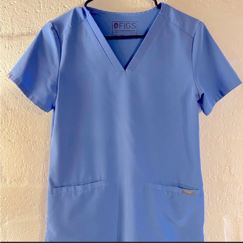 Figs celi scrub top